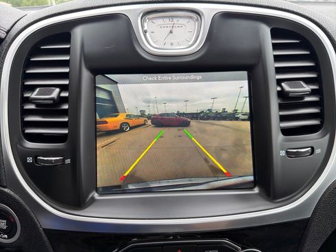 Used 2017 Chrysler 300 C w/ Light Group AWD/4WD image 18