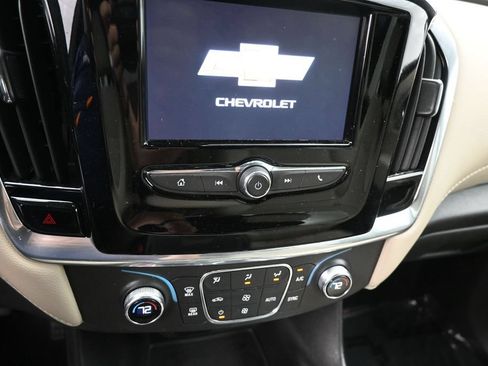 Used 2022 Chevrolet Traverse LS FWD image 13