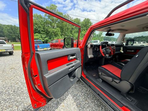 Used 2012 Toyota FJ Cruiser 4WD w/ Upgrade Pkg II image 12