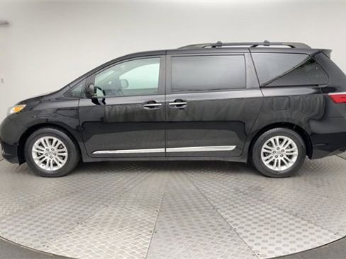Used 2015 Toyota Sienna XLE image 5