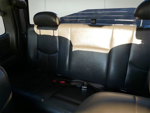 Used 2005 Chevrolet Silverado 2500 LT w/ Snow Plow Prep Package image 11