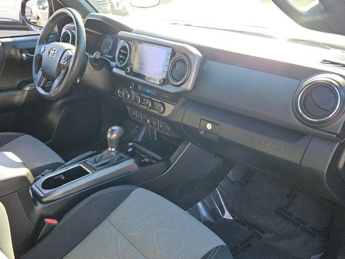 Used 2022 Toyota Tacoma TRD Off-Road image 24
