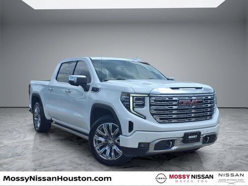 Used 2022 GMC Sierra 1500 Denali w/ Denali Reserve Package AWD/4WD image 1