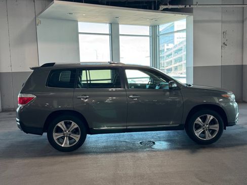 Used 2011 Toyota Highlander Limited w/ Tow Pkg AWD/4WD image 11