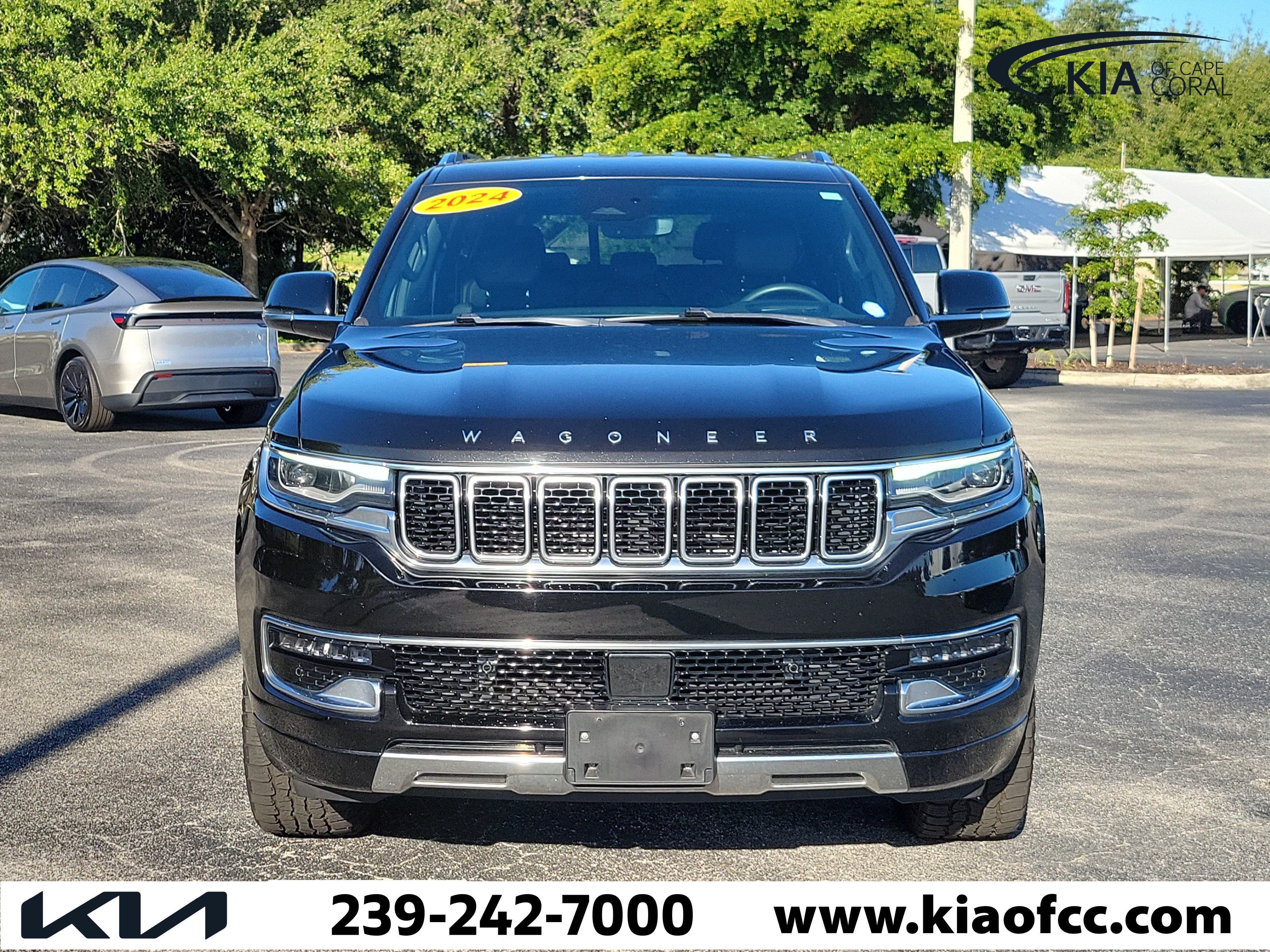 Used 2024 Jeep Wagoneer L Series III w/ Flexible Seating Group AWD/4WD image 2
