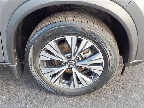 Used 2023 Nissan Rogue SV w/ SV Premium B Package image 13