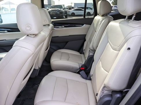 Used 2023 Cadillac XT6 Premium Luxury FWD image 23