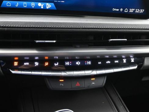 Used 2024 Cadillac XT4 Premium Luxury image 18