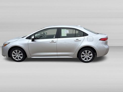 Used 2025 Toyota Corolla LE FWD image 7