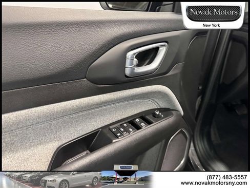 Used 2022 Jeep Compass Latitude image 13