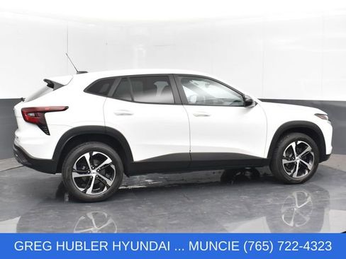 Used 2024 Chevrolet Trax RS FWD image 17