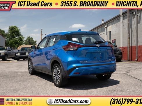 Used 2022 Nissan Kicks SV FWD image 2