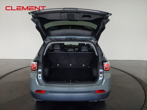 Used 2022 Jeep Compass Limited image 9