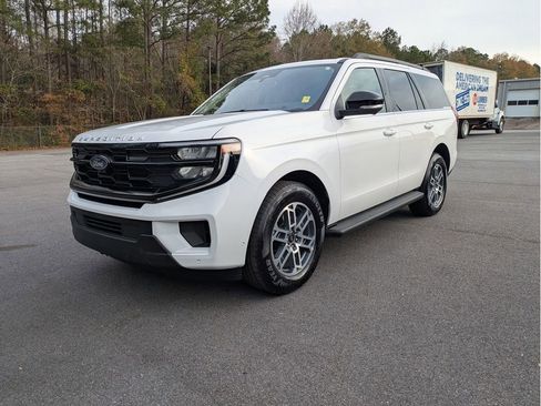Certified 2025 Ford Expedition Active image 2