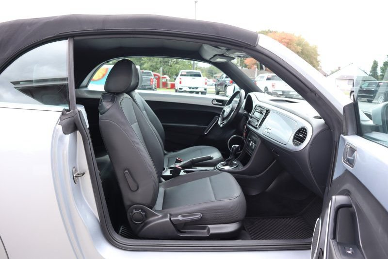 Used 2013 Volkswagen Beetle 2.5 FWD image 15