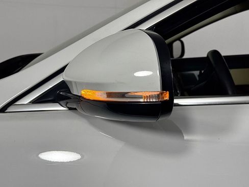 Used 2012 Jaguar XF image 19