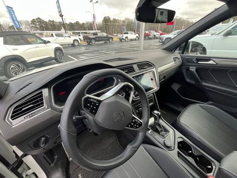 Used 2024 Volkswagen Tiguan SE R-Line image 9