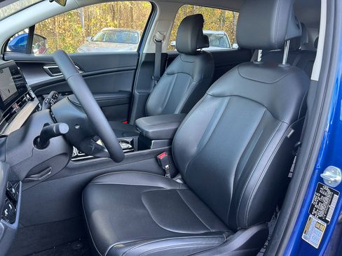 Used 2023 Kia Sportage EX image 12