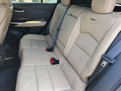 Used 2025 Cadillac XT4 Premium Luxury image 7