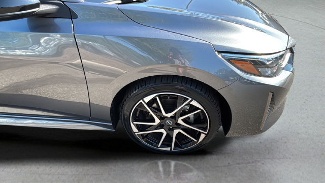 Used 2025 Nissan Sentra SR FWD image 33
