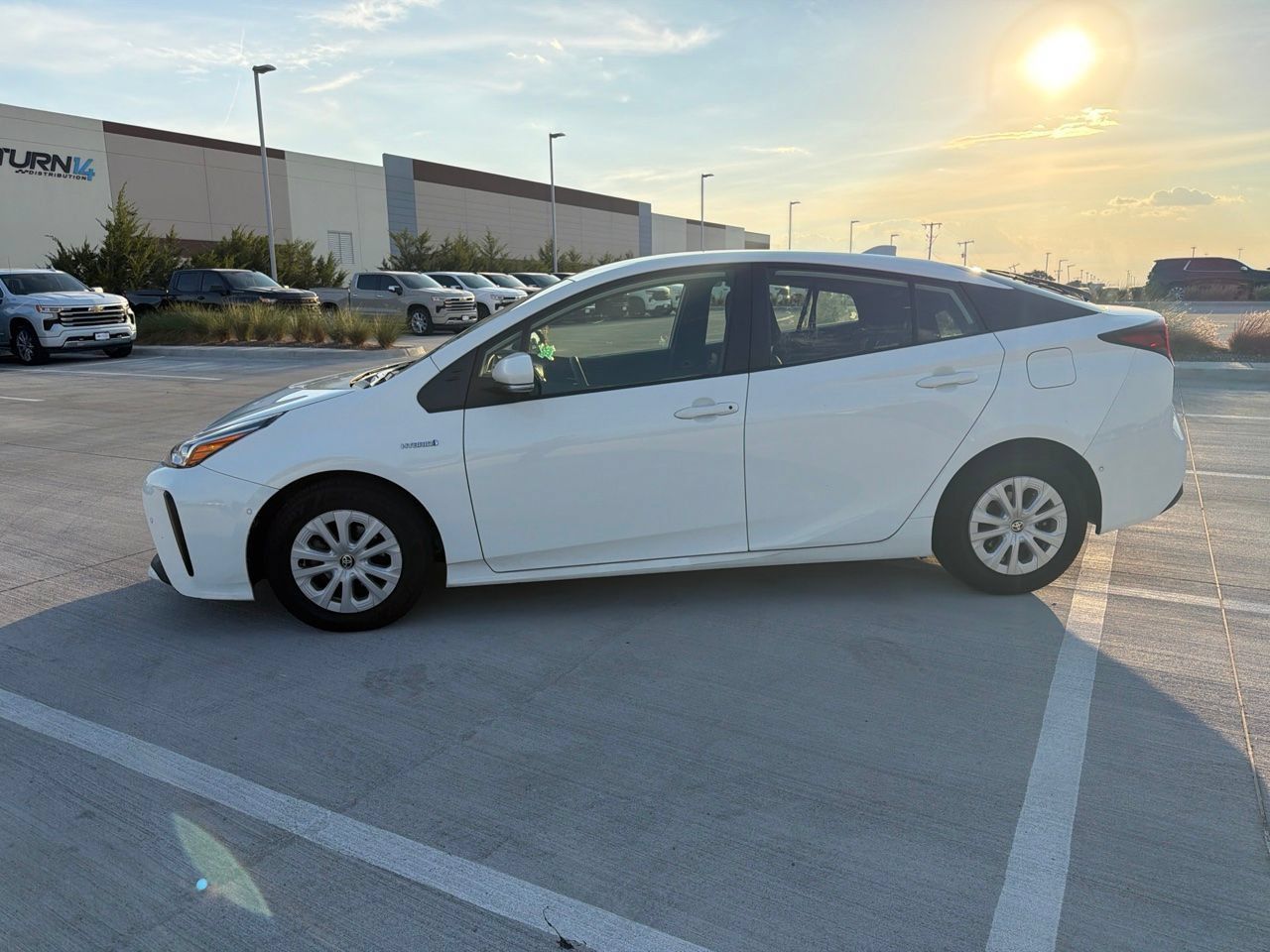 Used 2022 Toyota Prius LE FWD image 3