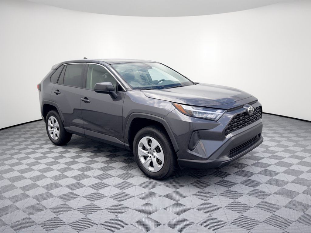 Used 2023 Toyota RAV4 LE AWD/4WD image 7