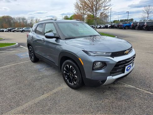Used 2022 Chevrolet TrailBlazer LT w/ Convenience Package FWD image 5