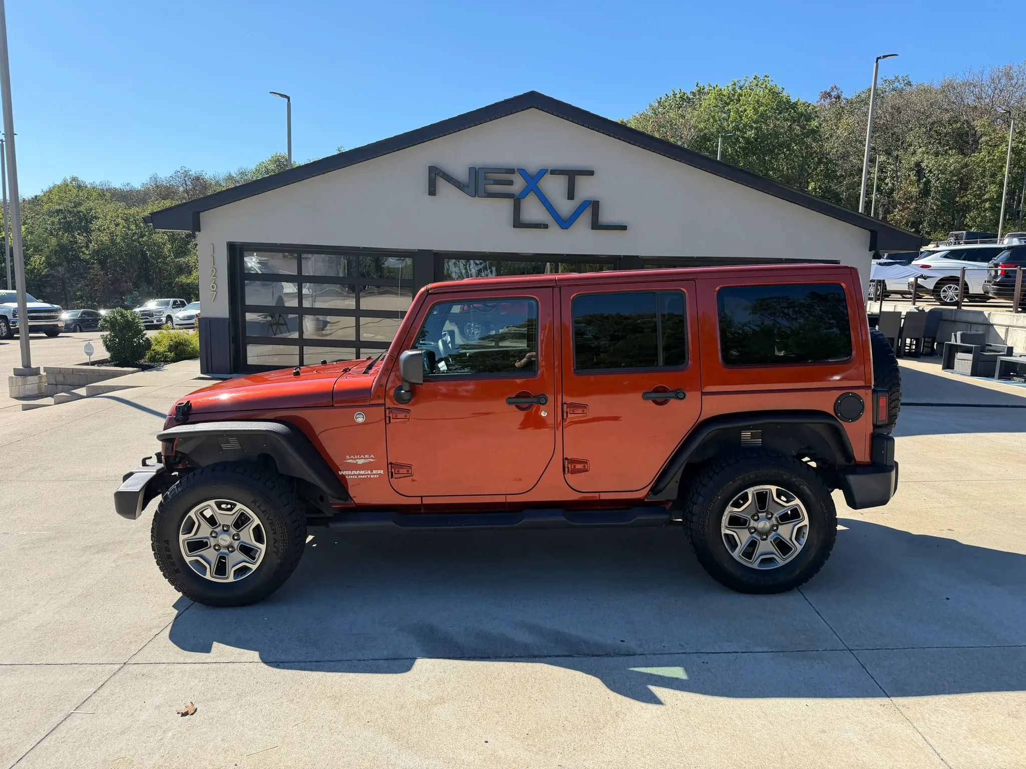 Used 2014 Jeep Wrangler Unlimited Sahara w/ Connectivity Group AWD/4WD image 6