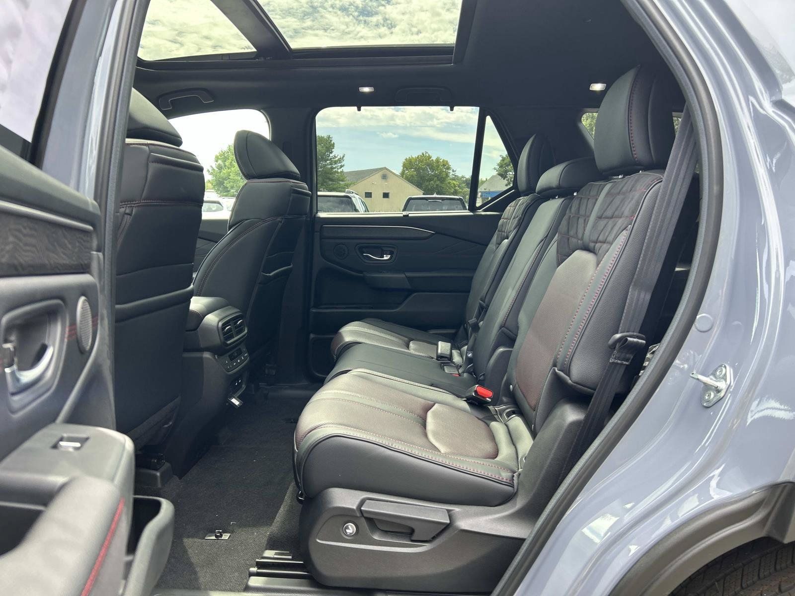 New 2026 Honda Pilot Black Edition image 7