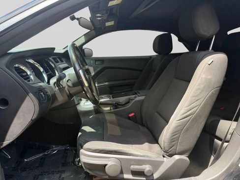 Used 2014 Ford Mustang Convertible RWD image 10
