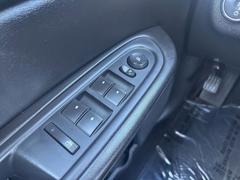 Used 2015 Chevrolet Traverse LT image 27