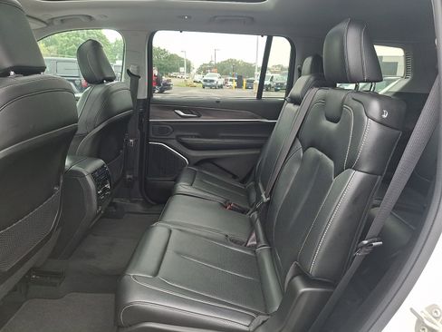 Used 2023 Jeep Grand Cherokee L Limited w/ Luxury Tech Group II AWD/4WD image 10