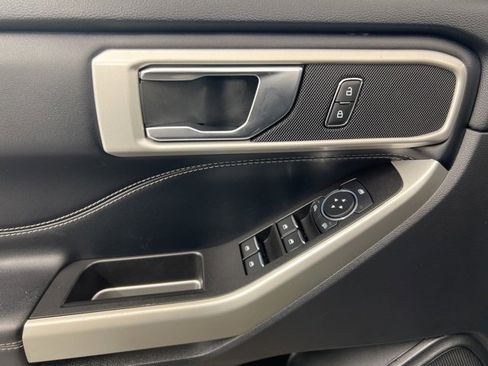 Used 2022 Ford Explorer XLT w/ Equipment Group 202A image 17