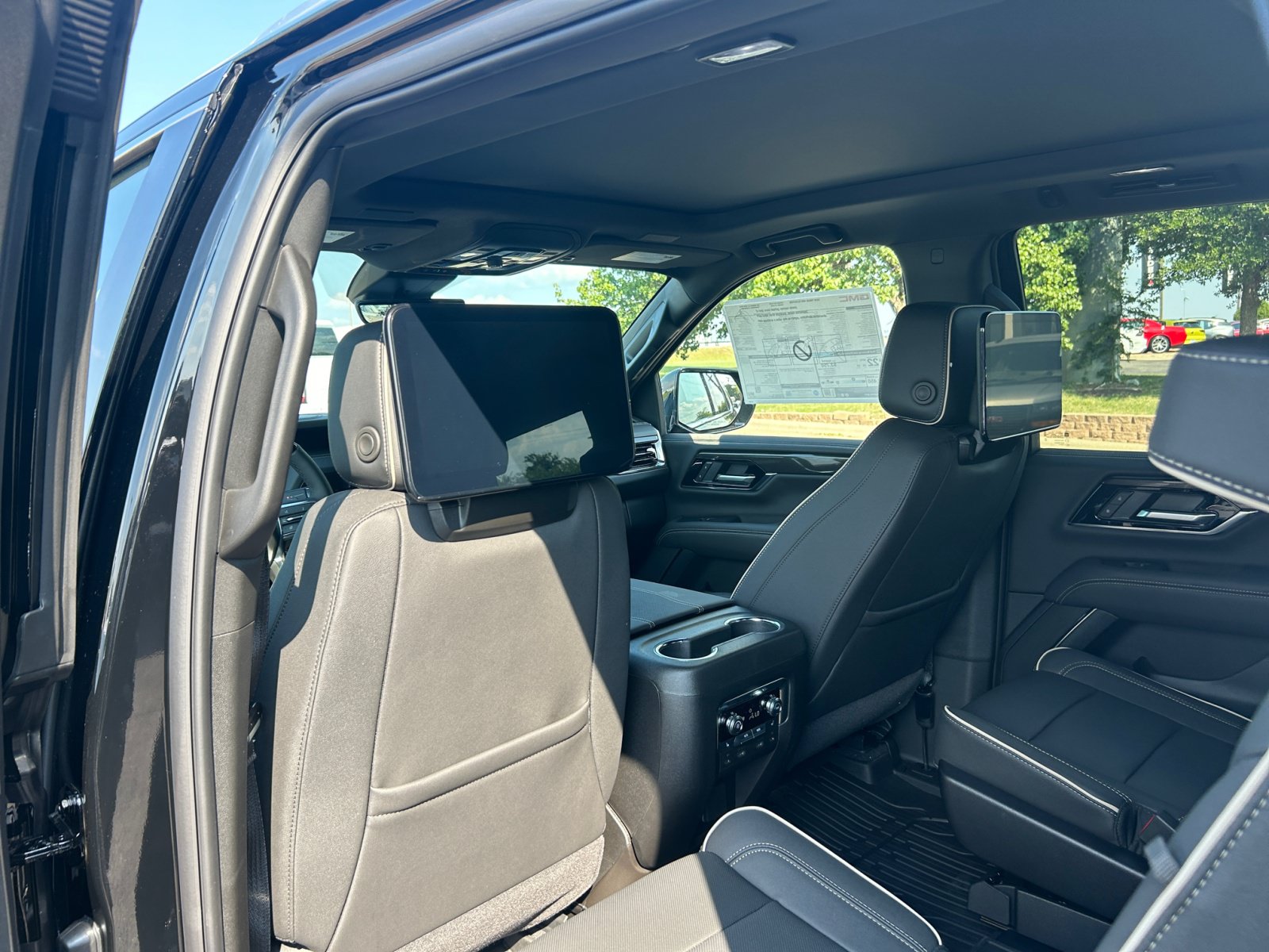 Used 2026 GMC Yukon Elevation w/ Elevation Premium Package AWD/4WD image 34