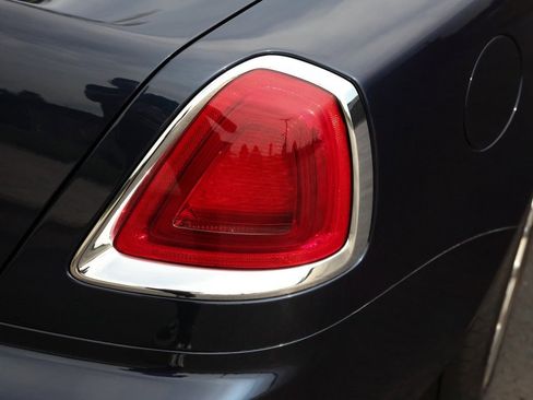 Used 2019 Rolls-Royce Dawn image 50