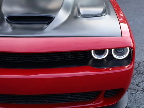 Used 2016 Dodge Challenger SRT w/ Technology Group image 19