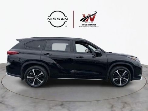 Used 2021 Toyota Highlander XSE AWD/4WD image 7