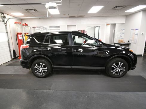 Used 2016 Toyota RAV4 LE image 8