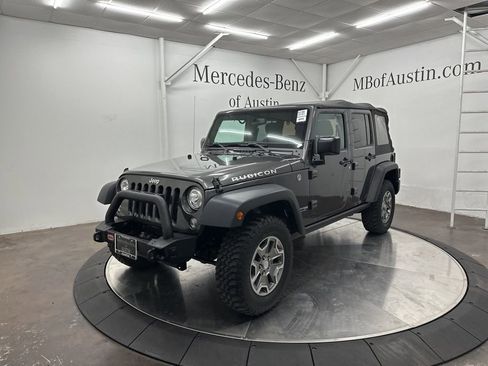 Used 2018 Jeep Wrangler Unlimited Rubicon w/ Connectivity Group image 3