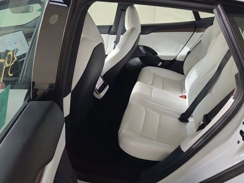 Used 2022 Tesla Model S image 8