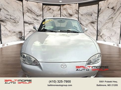Used 2004 MAZDA MX-5 Miata w/ Cloth Azure Blue Pkg RWD image 16