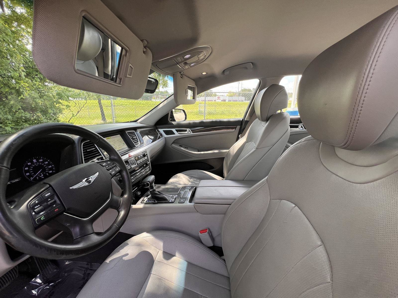 Used 2018 Genesis G80 3.8 RWD image 12