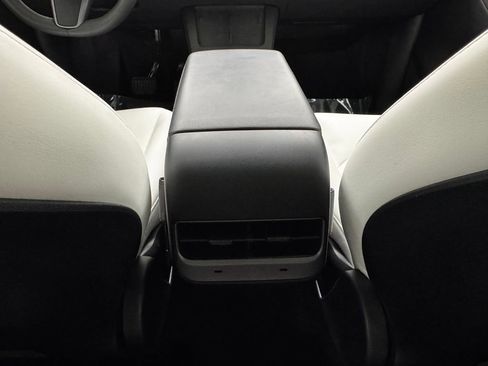 Used 2024 Tesla Model Y Long Range image 23