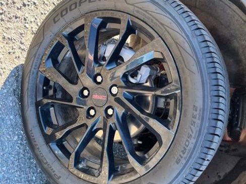 Used 2023 GMC Terrain SLE w/ Elevation Edition image 11