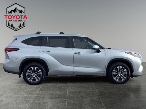 Used 2023 Toyota Highlander XLE image 6