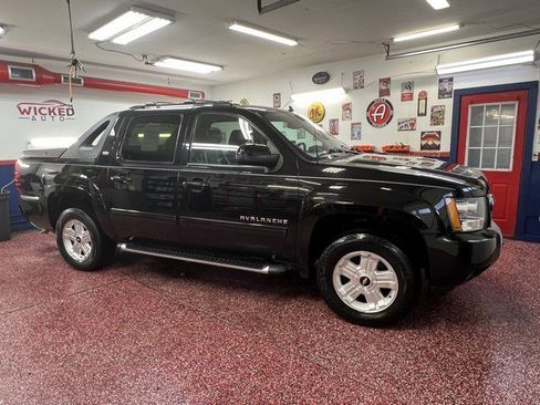 Used 2012 Chevrolet Avalanche LT w/ Suspension Package, Off-Road image 4