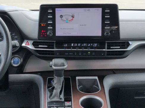 Certified 2024 Toyota Sienna XLE FWD image 18