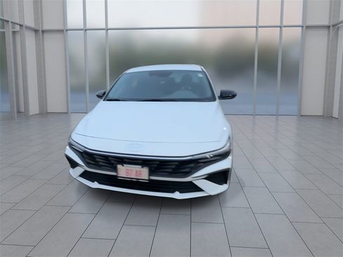 Used 2025 Hyundai Elantra Sport image 4