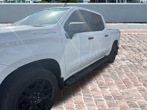 Used 2022 Chevrolet Silverado 1500 Custom image 2