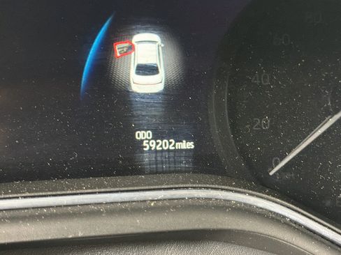 Used 2022 Toyota Avalon XLE FWD image 19